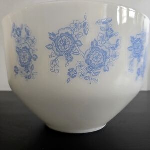 Federal Glass Blue Floral Mixing Bowl – 1.5 QT – Vintage – Excellent Condition